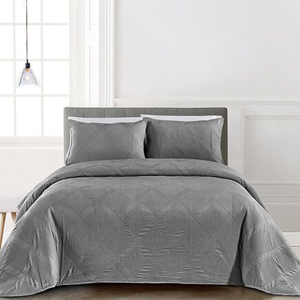 3-Piece Bellevue Diamond Stonewashed Quilt Set-376424