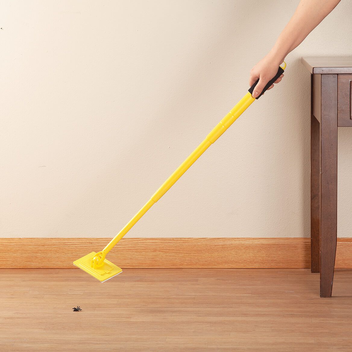 Bug It 28" Extended Reach Pest Trap Insect Remover Wand-373602