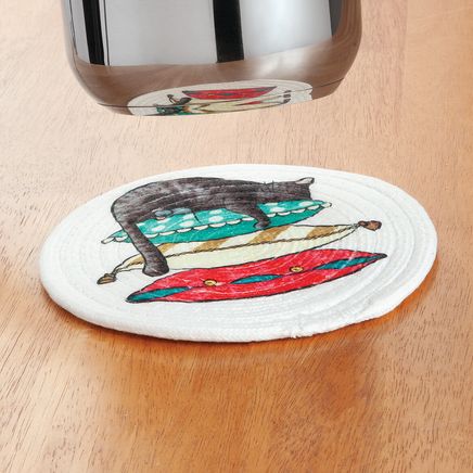 Cat On Pillows Round Trivet-377107