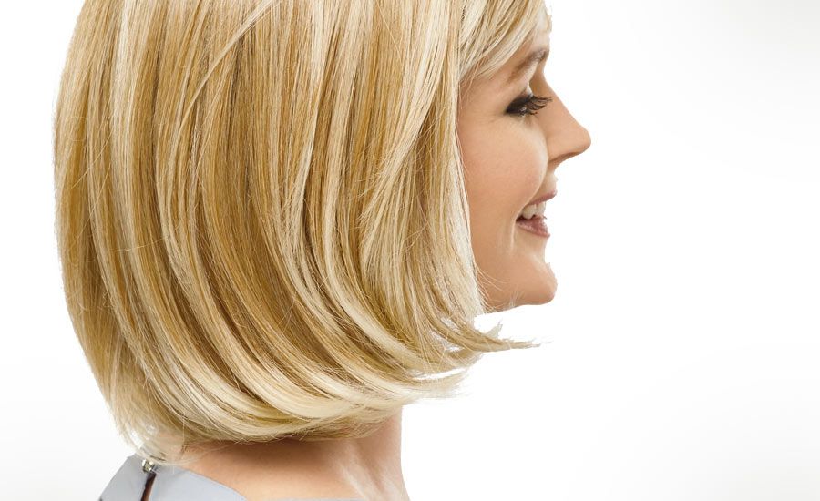 woman wearing blonde wig