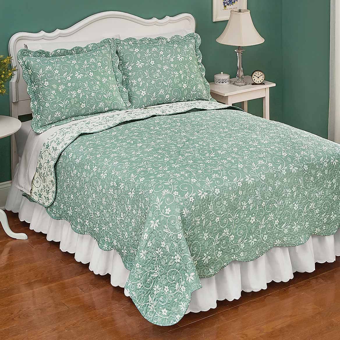 Reversible Floral Scroll Quilt Set